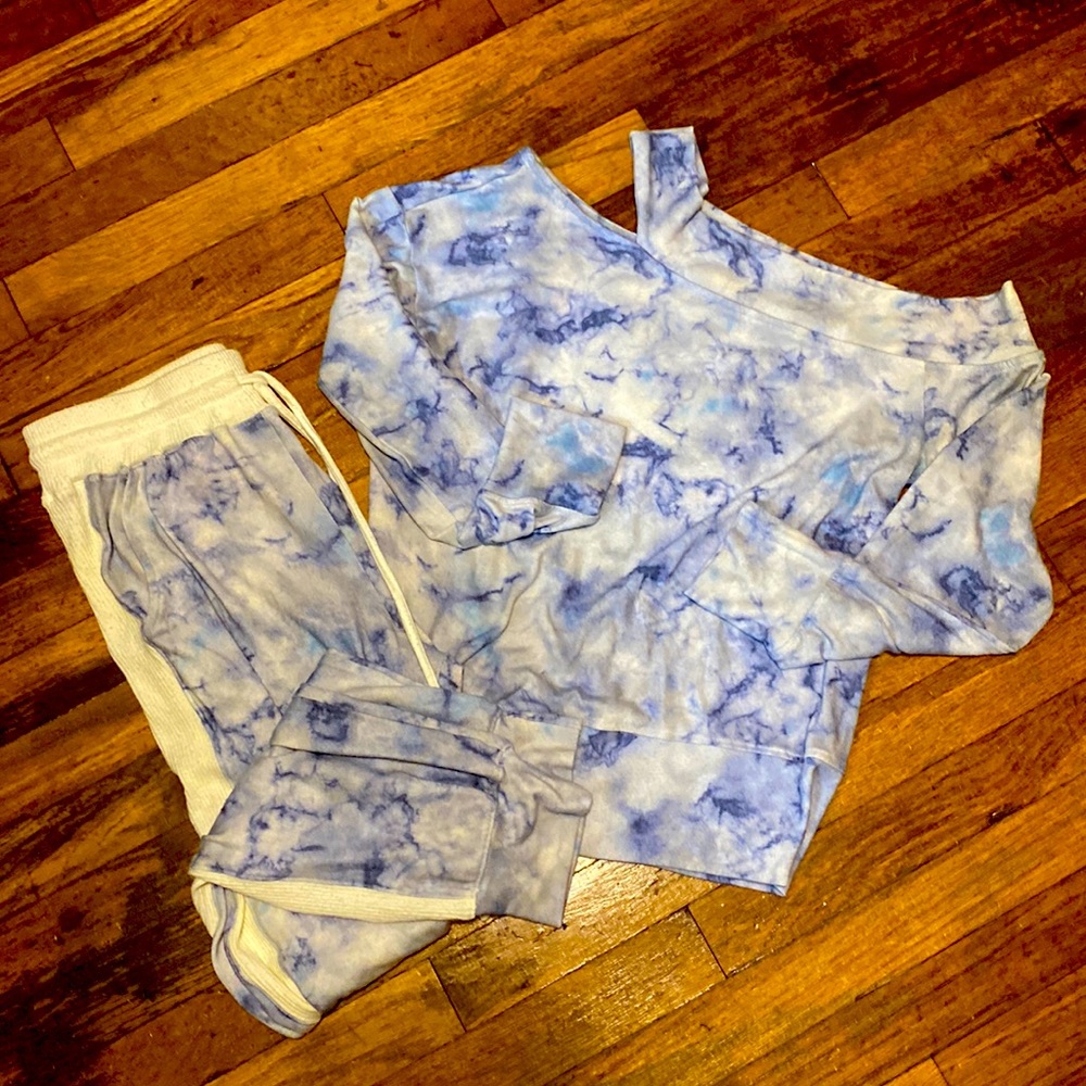 Red Haute Small Cold shoulder top and pants to match